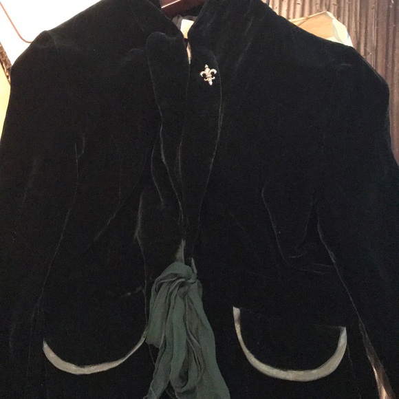 Classy Hunter Green Blazer. 100 Percent Silk. - Picture 4 of 8